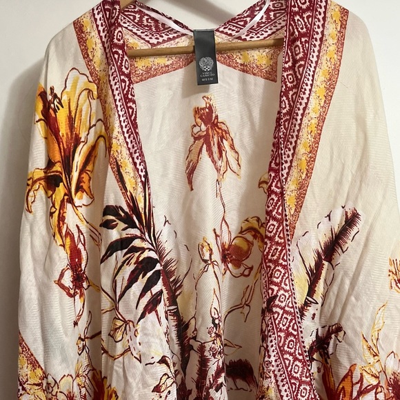 Vince Camuto Tropical Blooms Floral Kimono with Red and Cream OS - Picture 6 of 7